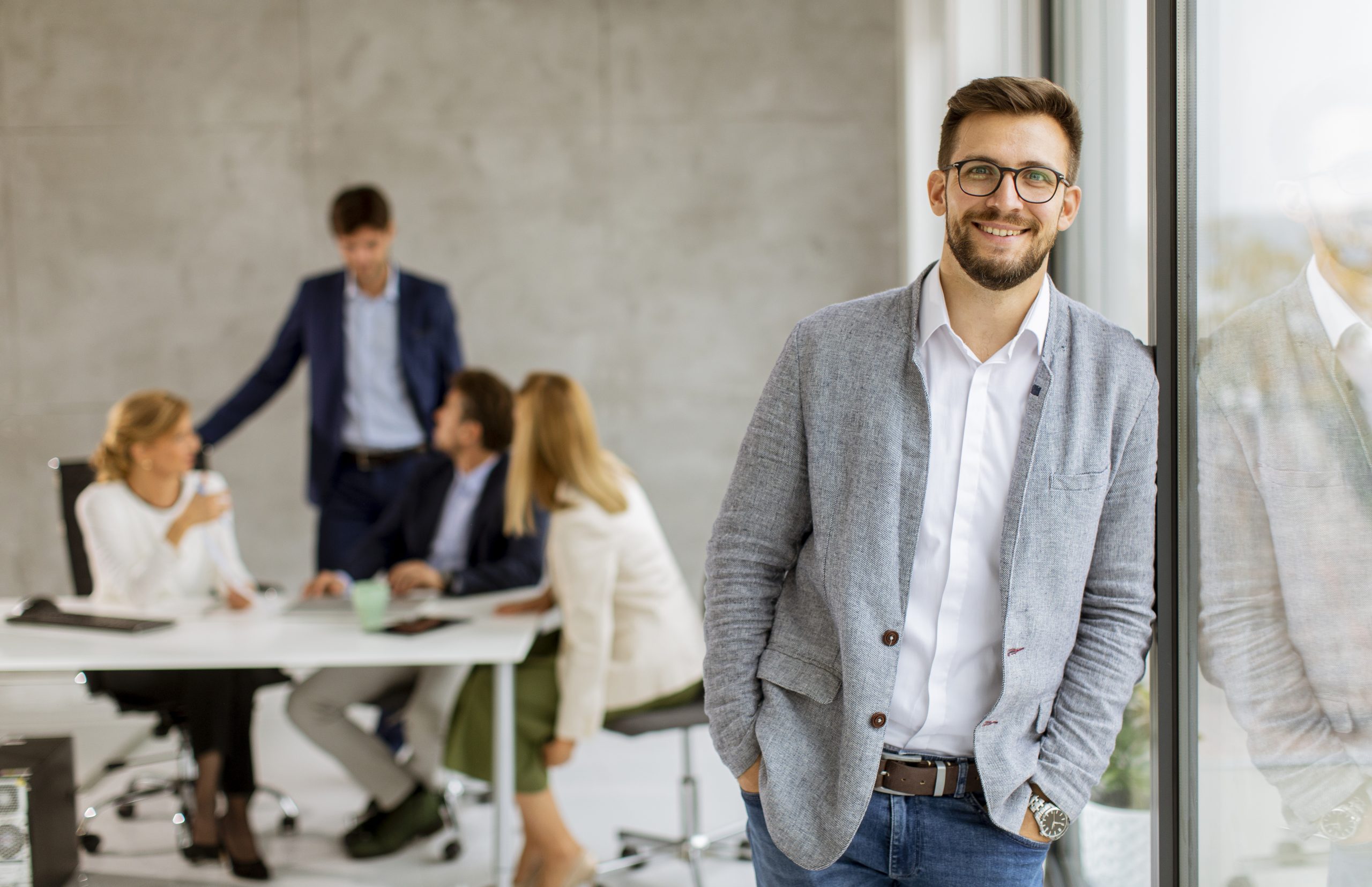 Фото успешного человека. Бизнес люди. Деловой человек. Успешный бизнесмен. Бизнесмен.
